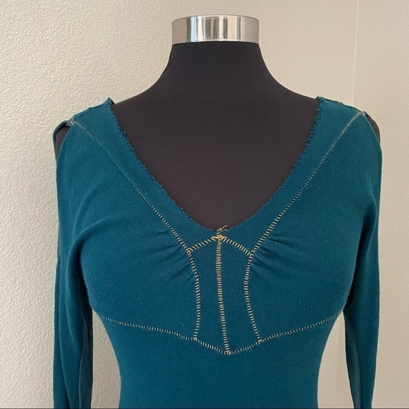 Free People Knit Cold Shoulder Top Frayed Raw Hem Sweater - Picture 3 of 10